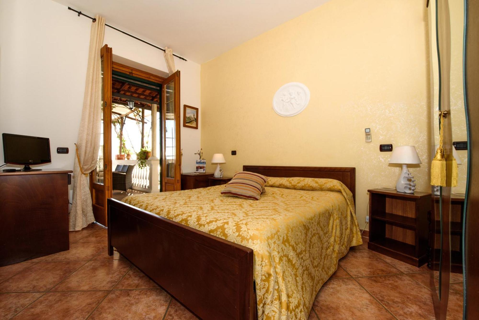 Esclusiva Con Piscina Privata Su